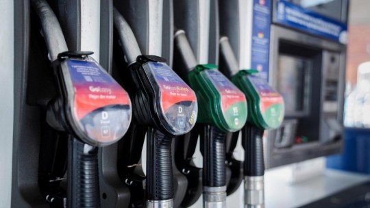 Preţul petrolului a scăzut considerabil