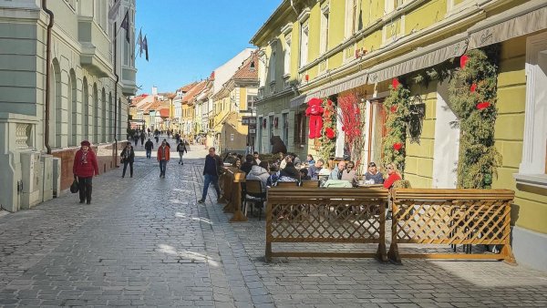 Cercetat după ce a distrus terasa restaurantului Ursul Carpatin