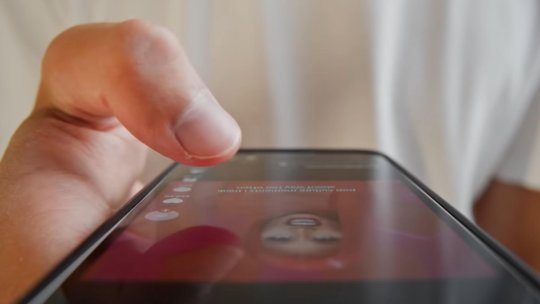 #StaiSigurPeNet. Ce este cyberbullying-ul și cum poate fi oprit