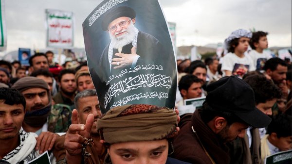 Război în Orientul Mijlociu. Mulţimi imense de iranieni, la rugăciunea de astăzi