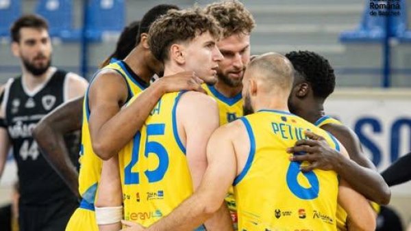 Baschet. Corona a pierdut la Vâlcea