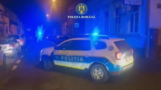 Urmărire în noapte la Gura Văii! A furat mașina colegului de muncă și a fugit de poliție