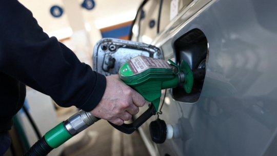 Preţul petrolului se apropie de 111 dolari per baril