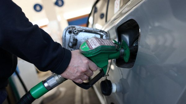 Preţul petrolului se apropie de 111 dolari per baril