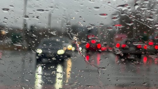 ANM anunță ploi, vânt și ninsori la munte, până sâmbătă