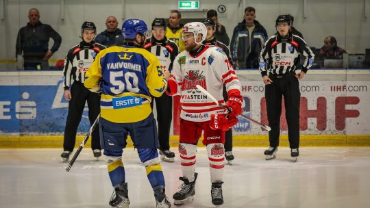 Corona Brașov vrea analizarea arbitrajului de la meciul cu Hochei Club Gheorgheni