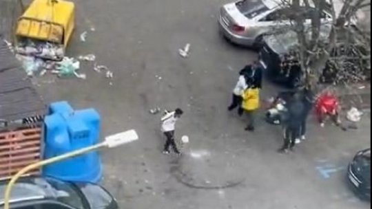 Petrecere printre gunoaie, stricată de polițiștii locali