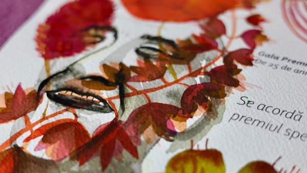 Artista vizuală Ioana Nicoară semnează diplomele Galei Premiilor RRC 2026