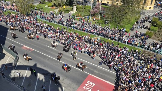 Ziua de călări VIDEO+FOTO. Junii au coborât în Cetatea Brașovului