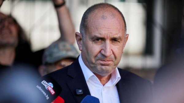 BULGARIA: Partidul fostului președinte Rumen Radev, creditat cu victoria în alegerile legislative