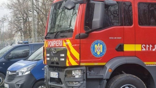 Accident rutier în Brașov: un tir încărcat cu deșeuri metalice s-a răsturnat
