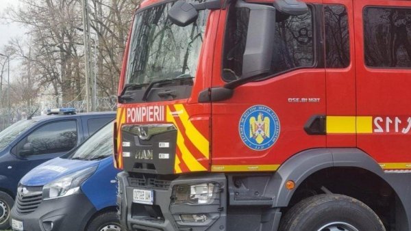 Accident rutier în Brașov: un tir încărcat cu deșeuri metalice s-a răsturnat
