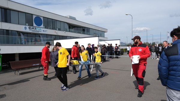 Campionii Brașovului la concursul de protecție civilă „Cu viața mea apăr viața!”