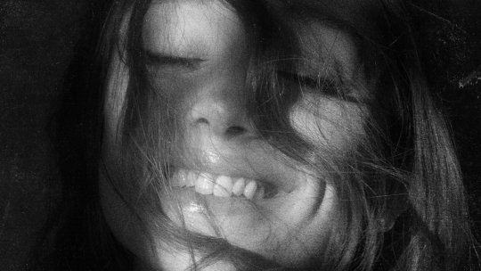 Ariana Grande va lansa noul album, „Petal”, pe 31 iulie