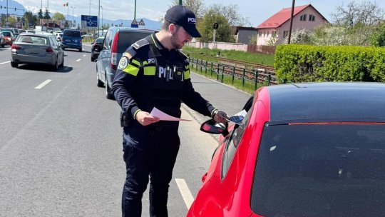 Amenzi de aproximativ 12.000 de lei, aplicate de polițiști în zona trecerilor la nivel cu calea ferată