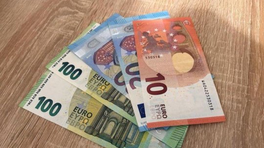 Euro a trecut pragul 5,1 lei
