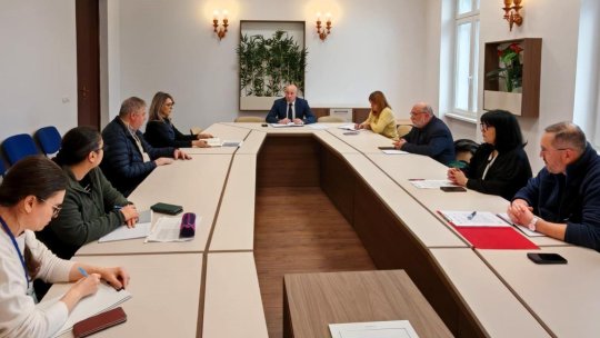 Situația copiilor agresivi din școli, dezbătută la Prefectura Brașov