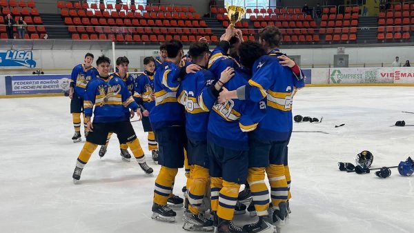 Hochei. Corona U20, pe podium