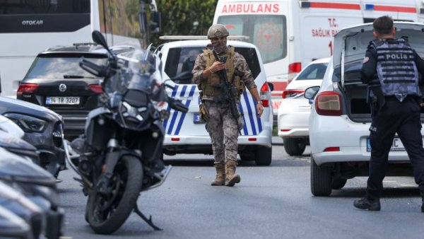 Atac armat lângă consulatul Israelului din Istanbul. Trei persoane au murit