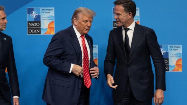 Donald Trump şi-a exprimat din nou frustrarea faţă de NATO