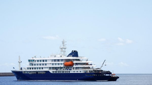 Ultimii pasageri de pe nava de croazieră "Hondius" vor fi evacuaţi luni seară