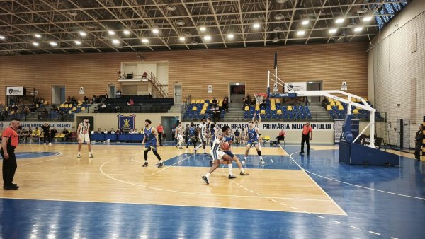 Baschet. Corona conduce cu 2-0 pe CSM Galați