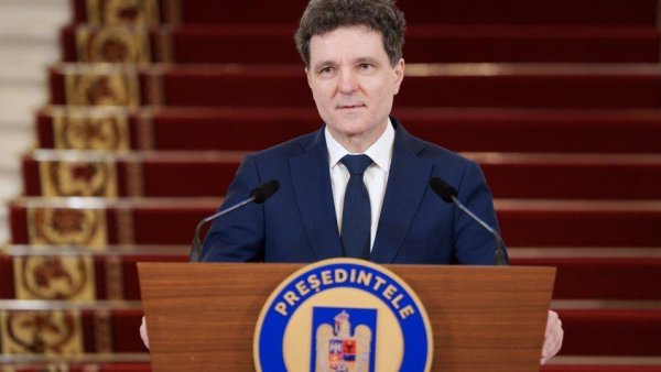Preşedintele României cheamă luni partidele parlamentare la consultări