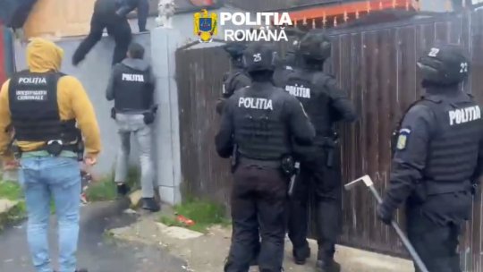 Femeie din Săcele, reținută pentru camătă după percheziții desfășurate de polițiști | VIDEO