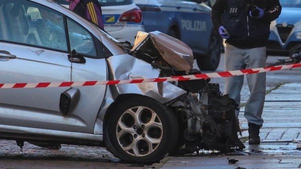 Italia: O mașină a intrat în mulțime, în centrul oraşului Modena