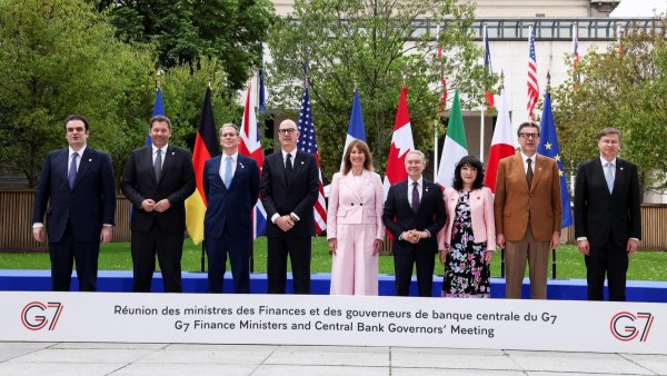 Miniştrii de finanţe din G7 se întâlnesc pentru două zile la Paris