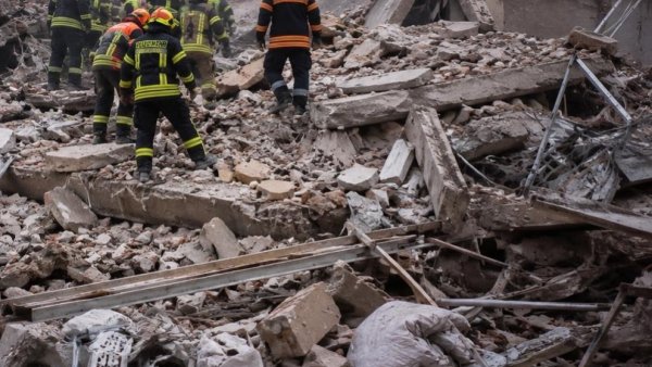 Trupul unei românce, recuperat din dărâmăturile unui bloc de apartamente prăbuşit în Goerlitz
