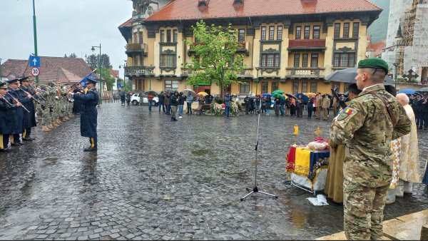 Eroii neamului au fost omagiați la Brașov în Piața Unirii