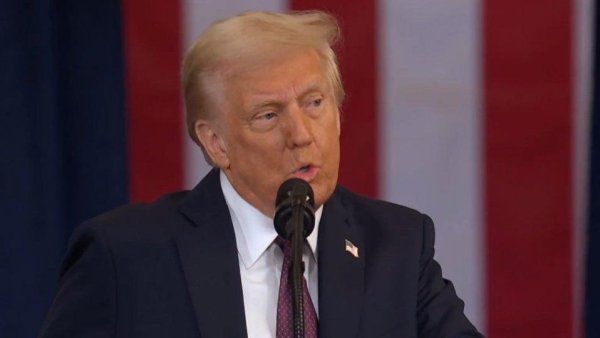 Președintele Donald Trump spune că blocada asupra porturilor iraniene rămâne până când Teheranul semnează un acord