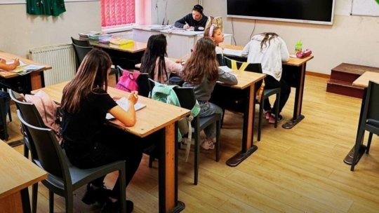 Elevii din clasa a VI-a încep Evaluarea Naţională cu proba de limbă şi comunicare