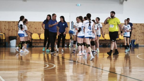 Handbal. Kids Tâmpa Brașov a debutat cu victorie la turneului final al junioarelor 3