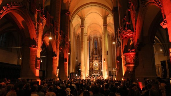 Lucrări precum „Nessun Dorma”, „Dansurile românești” sau „What a Wonderful World” răsună în Biserica Neagră pe 12 iunie
