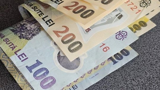 Leul începe săptămâna de tranzacţionare la cel mai scăzut nivel din istorie