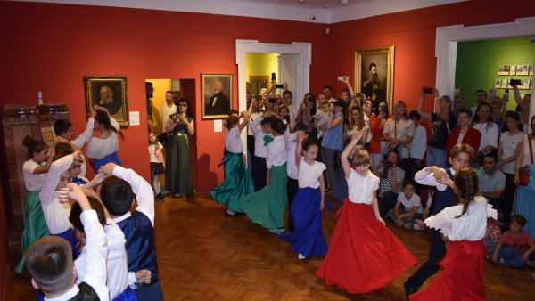 Absolvenți de Romana