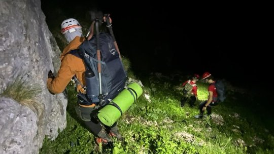 Noapte de căutări în Piatra Craiului: un turist rătăcit a fost găsit de salvamontiști
