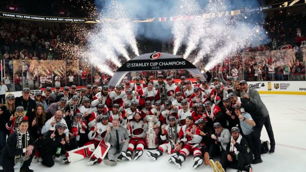 Hochei. Carolina Hurricanes a câștigat Stanley Cup