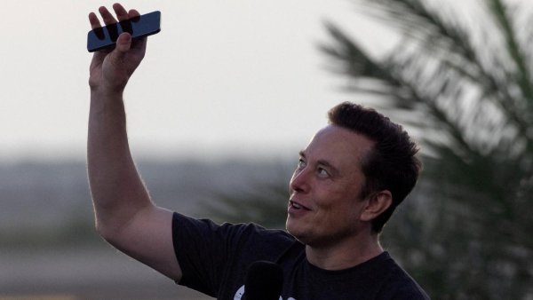 Elon Musk a devenit prima persoană din istorie cu o avere de 1.000 miliarde de dolari