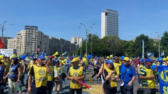 Aproximativ 20.000 de profesori protestează în București
