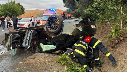 Mașină răsturnată între Brașov și Poiana Brașov. 4 persoane au fost rănite | VIDEO