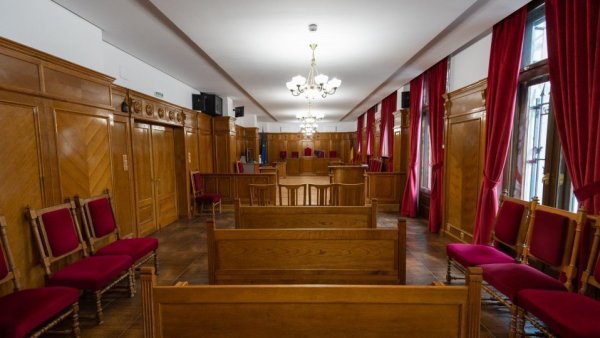 Grefierii din instanţe şi parchete îşi suspendă parţial activitatea