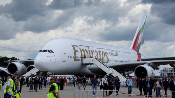 Airbus anunță inspecții urgente, după ce au fost găsite fisuri la componentele aripilor unor avioane A380