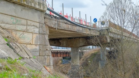 Podul de pe drumul CET-ului mai așteapă o vreme până va fi reconstruit