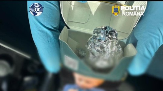 Doi tineri au ajuns în arest pentru trafic de droguri de risc și mare risc