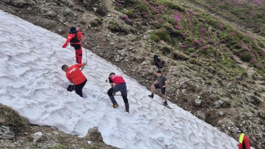 Echipele Salvamont continuă căutarea tânărului britanic dispărut pe Valea Țigănești