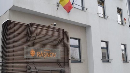 Unitățile de învățământ din Râșnov au fost dotate cu mobilier, materiale didactice și echipamente digitale printr-un proiect PNRR