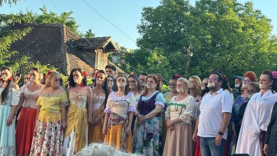 Artiștii Operei Brașov au protestat din nou, de data aceasta cu plasturi pe buze